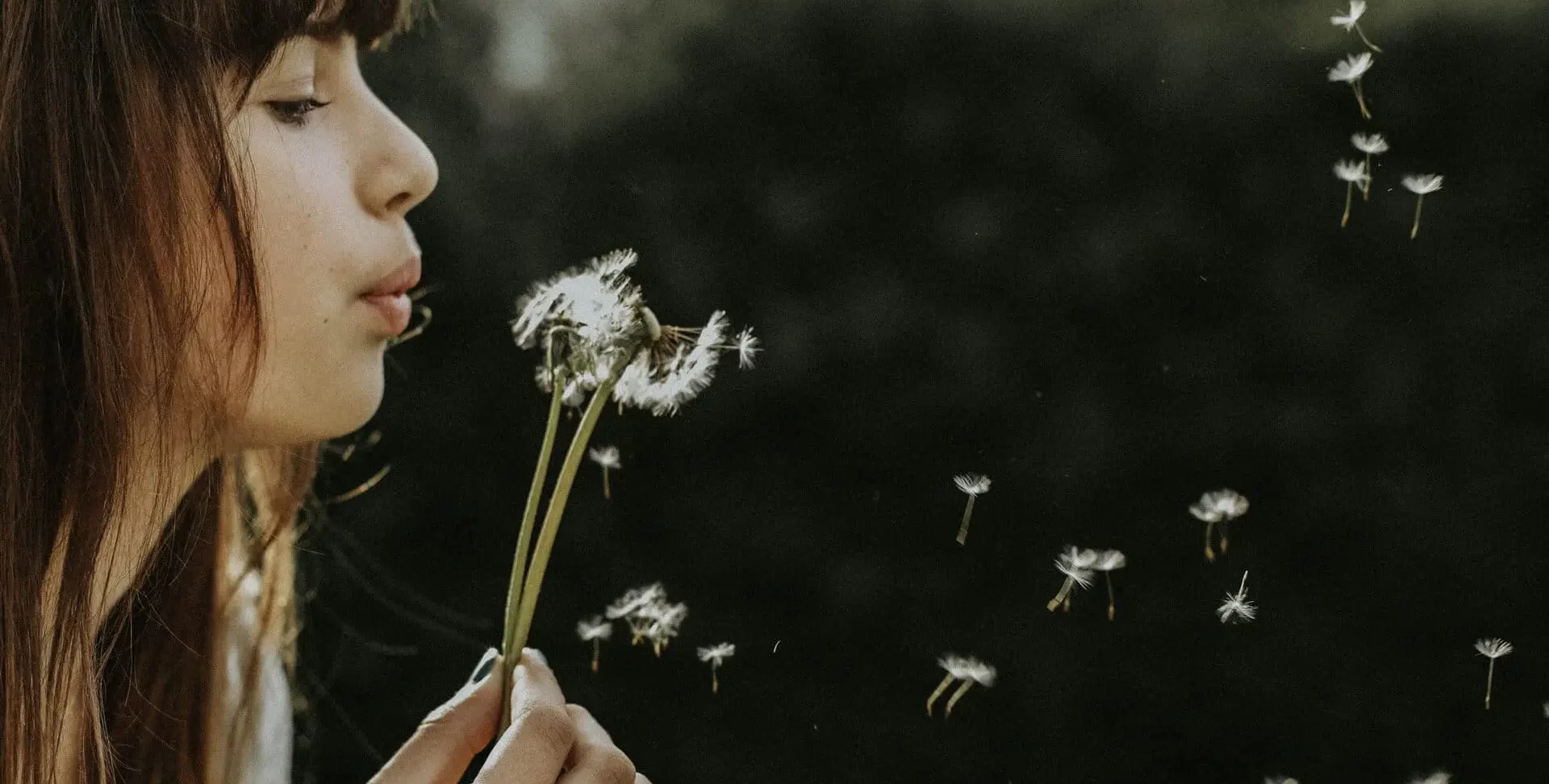 girl_with_flower